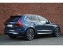 Volvo XC60 T6 AWD AUT8 350PK Essential Edition | Panoramadak | 22" Lichtmetalen velgen | Sportonderstel | Cruise Control | Trekhaak semi elektrisch | parkeersensoren voor en achter | Parkeercamera | Extra getint glas | Lederen bekleding | Stoelverwarming | Stuurwielverwarming |