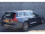 Volvo V60 2.0 T6 Plug-in hybrid AWD Plus Bright | Adaptieve Cruise Control | Key-less entry | Adaptieve bochtverlichting | Elektr. bestuurdersstoel incl. memory | Trekhaak | Lederen bekleding | Stoel + stuurverwarming | Parkeerverwarming | PDC voor + achter | Parkeercamera |