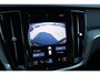 Volvo V60 2.0 T6 Plug-in hybrid AWD Plus Bright | Adaptieve Cruise Control | Key-less entry | Adaptieve bochtverlichting | Elektr. bestuurdersstoel incl. memory | Trekhaak | Lederen bekleding | Stoel + stuurverwarming | Parkeerverwarming | PDC voor + achter | Parkeercamera |
