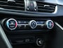 Alfa Romeo Giulia 2.0 Turbo 200 PK Sprint | Veloce | Navi | Carplay | Driver | 18"