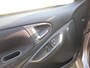 Toyota Yaris 1.5-16V VVT-i T-Sport sportieve supersnelle yaris met trekhaak!