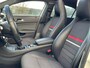 Mercedes-Benz A-klasse 180 Ambition, Panorama dak, Sport stoelen, Xenon verlichting, Dealer onderhouden