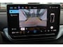 Volkswagen ID.4 Pro Business 77 kWh 286PK / 210kW, LED Matrix (IQ.Lights), keyless entry, achteruitrijcamera (rear view), parkeersensoren voor en achter (pdc), navigatie, Apple Carplay / Android Auto, sfeerverlichting, elektrisch verstel-, verwarm- en inklapbare buitenspiegels, elektrische achterklep, 3-zone climatronic, voorstoelen- en stuurwiel verwarming, DAB+, draadloze telefoon lader