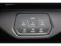 Volkswagen ID.4 Pro Business 77 kWh 286PK / 210kW, LED Matrix (IQ.Lights), keyless entry, achteruitrijcamera (rear view), parkeersensoren voor en achter (pdc), navigatie, Apple Carplay / Android Auto, sfeerverlichting, elektrisch verstel-, verwarm- en inklapbare buitenspiegels, elektrische achterklep, 3-zone climatronic, voorstoelen- en stuurwiel verwarming, DAB+, draadloze telefoon lader