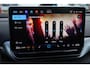 Volkswagen ID.4 Pro Business 77 kWh 286PK / 210kW, LED Matrix (IQ.Lights), keyless entry, achteruitrijcamera (rear view), parkeersensoren voor en achter (pdc), navigatie, Apple Carplay / Android Auto, sfeerverlichting, elektrisch verstel-, verwarm- en inklapbare buitenspiegels, elektrische achterklep, 3-zone climatronic, voorstoelen- en stuurwiel verwarming, DAB+, draadloze telefoon lader