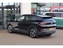 Volkswagen ID.4 Pro Business 77 kWh 286PK / 210kW, LED Matrix (IQ.Lights), keyless entry, achteruitrijcamera (rear view), parkeersensoren voor en achter (pdc), navigatie, Apple Carplay / Android Auto, sfeerverlichting, elektrisch verstel-, verwarm- en inklapbare buitenspiegels, elektrische achterklep, 3-zone climatronic, voorstoelen- en stuurwiel verwarming, DAB+, draadloze telefoon lader