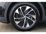 Volkswagen ID.4 Pro Business 77 kWh 286PK / 210kW, LED Matrix (IQ.Lights), keyless entry, achteruitrijcamera (rear view), parkeersensoren voor en achter (pdc), navigatie, Apple Carplay / Android Auto, sfeerverlichting, elektrisch verstel-, verwarm- en inklapbare buitenspiegels, elektrische achterklep, 3-zone climatronic, voorstoelen- en stuurwiel verwarming, DAB+, draadloze telefoon lader