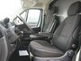 Peugeot Boxer 330 2.2 BlueHDi 140 L2H1 Premium - Trekhaak - Achteruitrijcamera - All Seasonbanden - Sidebars