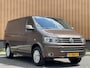 Volkswagen Transporter 2.0 TDI L1H1 BM DC Comfortline | Marge | 1e eigenaar | Cruise Control | Trekhaak | Parkeersensoren Achter | Airconditioning | Navigatie | Stop&Go | Betonplex | Wandbetimmering |