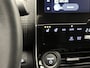 Toyota bZ4X Dynamic 71 kWh | Parkeersensoren | Trekhaak | Dodehoek Ass. | Stoel en stuurwiel verwarmd | Navigatie | 360 Camera |