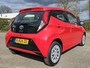 Toyota Aygo 1.0 VVT-i x-play AUT! Carplay! Camera! Apk 4-2027! as Zondag Open tot 14 uur!