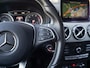 Mercedes-Benz B-klasse 180 Ambition / Night / Stoelverwarming / 18" / LED / Sensoren / Navi / Cruise control