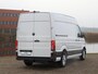 Volkswagen Crafter Bedrijfswagens 2.0 TDI L3H3 140PK Automaat Exclusive | 3,99% FL Actie | Nieuw model | ACC | Digital cockpit | LED | Trekhaak | Alarm | 17" Lmv |