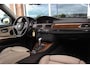 BMW 3-Serie 335i E90 Sedan Facelift High Executive | 306 pk | Automaat | Navi | Leer | 18 inch | Xenon | Sportstuur | Sporstoelen | Climate-control | PDC | Rolgordijn