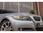 BMW 3-Serie 335i E90 Sedan Facelift High Executive | 306 pk | Automaat | Navi | Leer | 18 inch | Xenon | Sportstuur | Sporstoelen | Climate-control | PDC | Rolgordijn