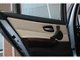 BMW 3-Serie 335i E90 Sedan Facelift High Executive | 306 pk | Automaat | Navi | Leer | 18 inch | Xenon | Sportstuur | Sporstoelen | Climate-control | PDC | Rolgordijn | ➡️