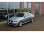 BMW 3-Serie 335i E90 Sedan Facelift High Executive | 306 pk | Automaat | Navi | Leer | 18 inch | Xenon | Sportstuur | Sporstoelen | Climate-control | PDC | Rolgordijn | ➡️