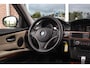 BMW 3-Serie 335i E90 Sedan Facelift High Executive | 306 pk | Automaat | Navi | Leer | 18 inch | Xenon | Sportstuur | Sporstoelen | Climate-control | PDC | Rolgordijn