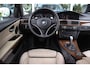 BMW 3-Serie 335i E90 Sedan Facelift High Executive | 306 pk | Automaat | Navi | Leer | 18 inch | Xenon | Sportstuur | Sporstoelen | Climate-control | PDC | Rolgordijn