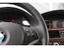BMW 3-Serie 335i E90 Sedan Facelift High Executive | 306 pk | Automaat | Navi | Leer | 18 inch | Xenon | Sportstuur | Sporstoelen | Climate-control | PDC | Rolgordijn | ➡️