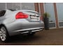 BMW 3-Serie 335i E90 Sedan Facelift High Executive | 306 pk | Automaat | Navi | Leer | 18 inch | Xenon | Sportstuur | Sporstoelen | Climate-control | PDC | Rolgordijn | ➡️