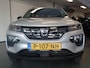 Dacia Spring Automaat. Comfort Plus (Orange Pack) 27 kWh Dealer onderh, Airco, Cruise contr, Navi, Achteruitrijc, Lm velgen, 1/2 leder, Pdc, Accu is gekocht, Geen huur!! Bovag garantie pakket 695,-