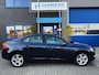 Volvo S60 1.6 T3 Kinetic 150PK|Origineel NL|Navi|Leder|Trekhaak|Led|17INCH|Cruise|Bluetooth media|Isofix||PDC|1e Eigenaar|Historie
