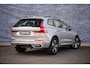 Volvo XC60 2.0 T6 Plug-in hybrid AWD Plus Dark | Stoel en Stuurverwarming | Parkeersensoren Voor en Achter | Trekhaak | Adaptieve Cruise Control |