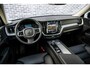 Volvo XC60 2.0 T6 Plug-in hybrid AWD Plus Dark | Stoel en Stuurverwarming | Parkeersensoren Voor en Achter | Trekhaak | Adaptieve Cruise Control |