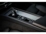 Volvo XC60 2.0 T6 Plug-in hybrid AWD Plus Dark | Stoel en Stuurverwarming | Parkeersensoren Voor en Achter | Trekhaak | Adaptieve Cruise Control |