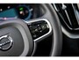Volvo XC60 2.0 T6 Plug-in hybrid AWD Plus Dark | Stoel en Stuurverwarming | Parkeersensoren Voor en Achter | Trekhaak | Adaptieve Cruise Control |