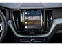 Volvo XC60 2.0 T6 Plug-in hybrid AWD Plus Dark | Stoel en Stuurverwarming | Parkeersensoren Voor en Achter | Trekhaak | Adaptieve Cruise Control |