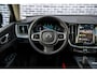 Volvo XC60 2.0 T6 Plug-in hybrid AWD Plus Dark | Stoel en Stuurverwarming | Parkeersensoren Voor en Achter | Trekhaak | Adaptieve Cruise Control |
