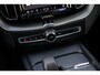 Volvo XC60 2.0 T6 Plug-in hybrid AWD Plus Dark | Stoel en Stuurverwarming | Parkeersensoren Voor en Achter | Trekhaak | Adaptieve Cruise Control |