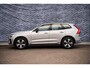 Volvo XC60 2.0 T6 Plug-in hybrid AWD Plus Dark | Stoel en Stuurverwarming | Parkeersensoren Voor en Achter | Trekhaak | Adaptieve Cruise Control |