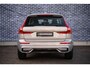 Volvo XC60 2.0 T6 Plug-in hybrid AWD Plus Dark | Stoel en Stuurverwarming | Parkeersensoren Voor en Achter | Trekhaak | Adaptieve Cruise Control |