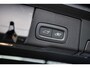Volvo XC60 2.0 T6 Plug-in hybrid AWD Plus Dark | Stoel en Stuurverwarming | Parkeersensoren Voor en Achter | Trekhaak | Adaptieve Cruise Control |