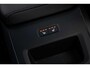 Volvo XC60 2.0 T6 Plug-in hybrid AWD Plus Dark | Stoel en Stuurverwarming | Parkeersensoren Voor en Achter | Trekhaak | Adaptieve Cruise Control |