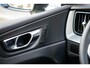 Volvo XC60 2.0 T6 Plug-in hybrid AWD Plus Dark | Stoel en Stuurverwarming | Parkeersensoren Voor en Achter | Trekhaak | Adaptieve Cruise Control |
