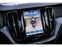 Volvo XC60 2.0 T6 Plug-in hybrid AWD Plus Dark | Stoel en Stuurverwarming | Parkeersensoren Voor en Achter | Trekhaak | Adaptieve Cruise Control |