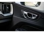 Volvo XC60 2.0 T6 Plug-in hybrid AWD Plus Dark | Stoel en Stuurverwarming | Parkeersensoren Voor en Achter | Trekhaak | Adaptieve Cruise Control |