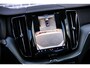 Volvo XC60 2.0 T6 Plug-in hybrid AWD Plus Dark | Stoel en Stuurverwarming | Parkeersensoren Voor en Achter | Trekhaak | Adaptieve Cruise Control |