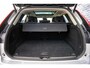 Volvo XC60 2.0 T6 Plug-in hybrid AWD Plus Dark | Stoel en Stuurverwarming | Parkeersensoren Voor en Achter | Trekhaak | Adaptieve Cruise Control |
