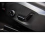 Volvo XC60 2.0 T6 Plug-in hybrid AWD Plus Dark | Stoel en Stuurverwarming | Parkeersensoren Voor en Achter | Trekhaak | Adaptieve Cruise Control |
