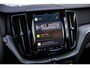 Volvo XC60 2.0 T6 Plug-in hybrid AWD Plus Dark | Stoel en Stuurverwarming | Parkeersensoren Voor en Achter | Trekhaak | Adaptieve Cruise Control |