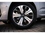 Volvo XC60 2.0 T6 Plug-in hybrid AWD Plus Dark | Stoel en Stuurverwarming | Parkeersensoren Voor en Achter | Trekhaak | Adaptieve Cruise Control |