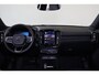 Volvo XC40 Extended Range Ultimate 82 kWh - Panorama/schuifdak - IntelliSafe Assist & Surround - 360º Camera - Verwarmde voorstoelen, stuur & achterbank - Parkeersensoren voor & achter - Draadloze tel. lader - Warmtepomp - Extra getint glas - Elektr. inklapbare trekhaak - 19' LMV