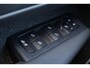 Volvo XC40 Extended Range Ultimate 82 kWh - Panorama/schuifdak - IntelliSafe Assist & Surround - 360º Camera - Verwarmde voorstoelen, stuur & achterbank - Parkeersensoren voor & achter - Draadloze tel. lader - Warmtepomp - Extra getint glas - Elektr. inklapbare trekhaak - 19' LMV