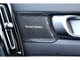 Volvo XC40 Extended Range Ultimate 82 kWh - Panorama/schuifdak - IntelliSafe Assist & Surround - 360º Camera - Verwarmde voorstoelen, stuur & achterbank - Parkeersensoren voor & achter - Draadloze tel. lader - Warmtepomp - Extra getint glas - Elektr. inklapbare trekhaak - 19' LMV
