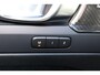 Volvo XC40 Extended Range Ultimate 82 kWh - Panorama/schuifdak - IntelliSafe Assist & Surround - 360º Camera - Verwarmde voorstoelen, stuur & achterbank - Parkeersensoren voor & achter - Draadloze tel. lader - Warmtepomp - Extra getint glas - Elektr. inklapbare trekhaak - 19' LMV